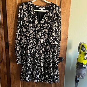 Chelsea28 Black and White Floral Long Sleeve Dress